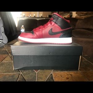 Jordan 1 Mid